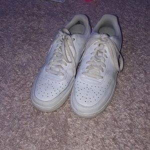 White Nikes Women’s 9.5